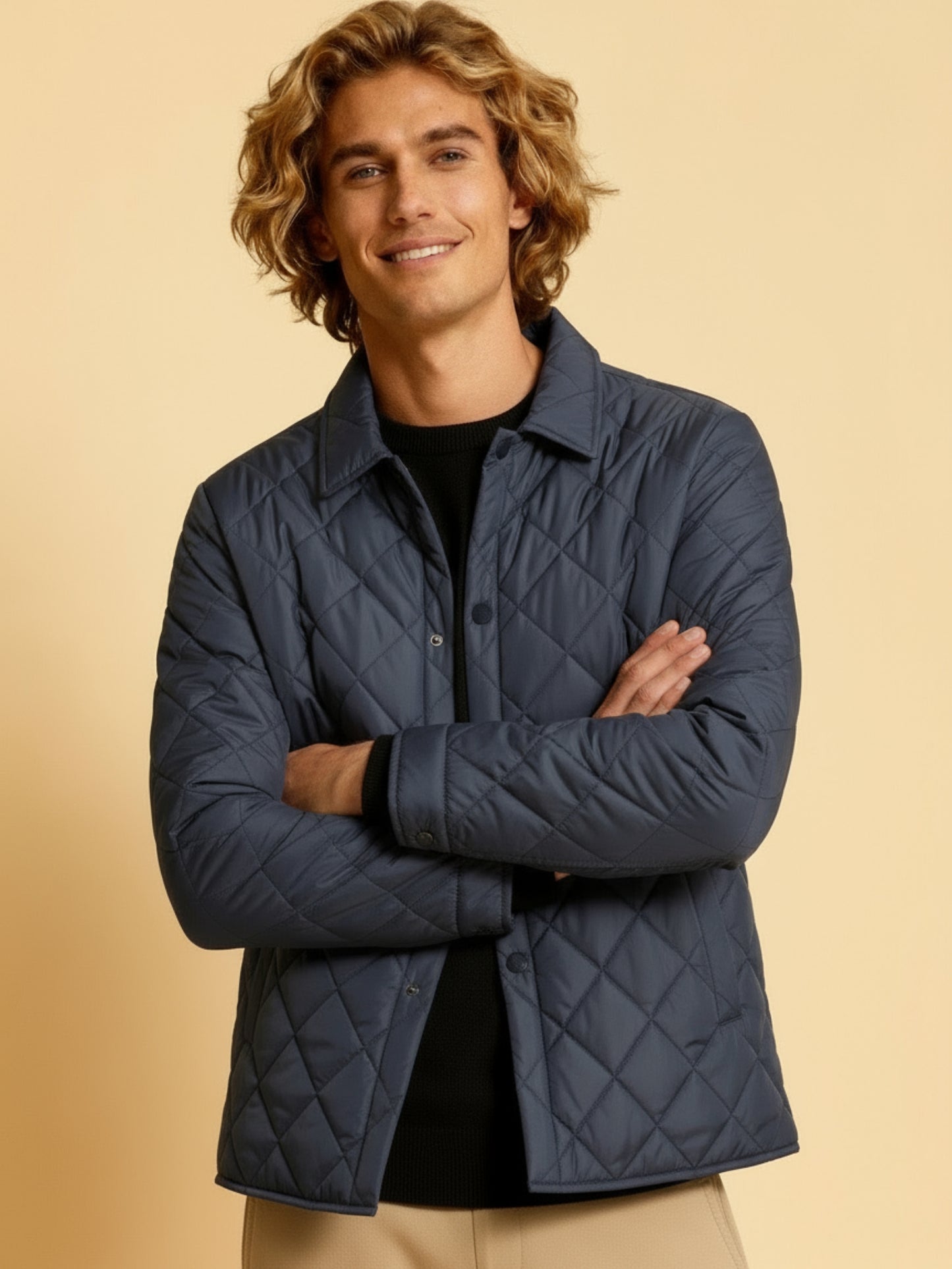 Heren klassieke gewatteerde jas met ruitpatroon en lichte vulling, stijlvol design voor herfst en winter.