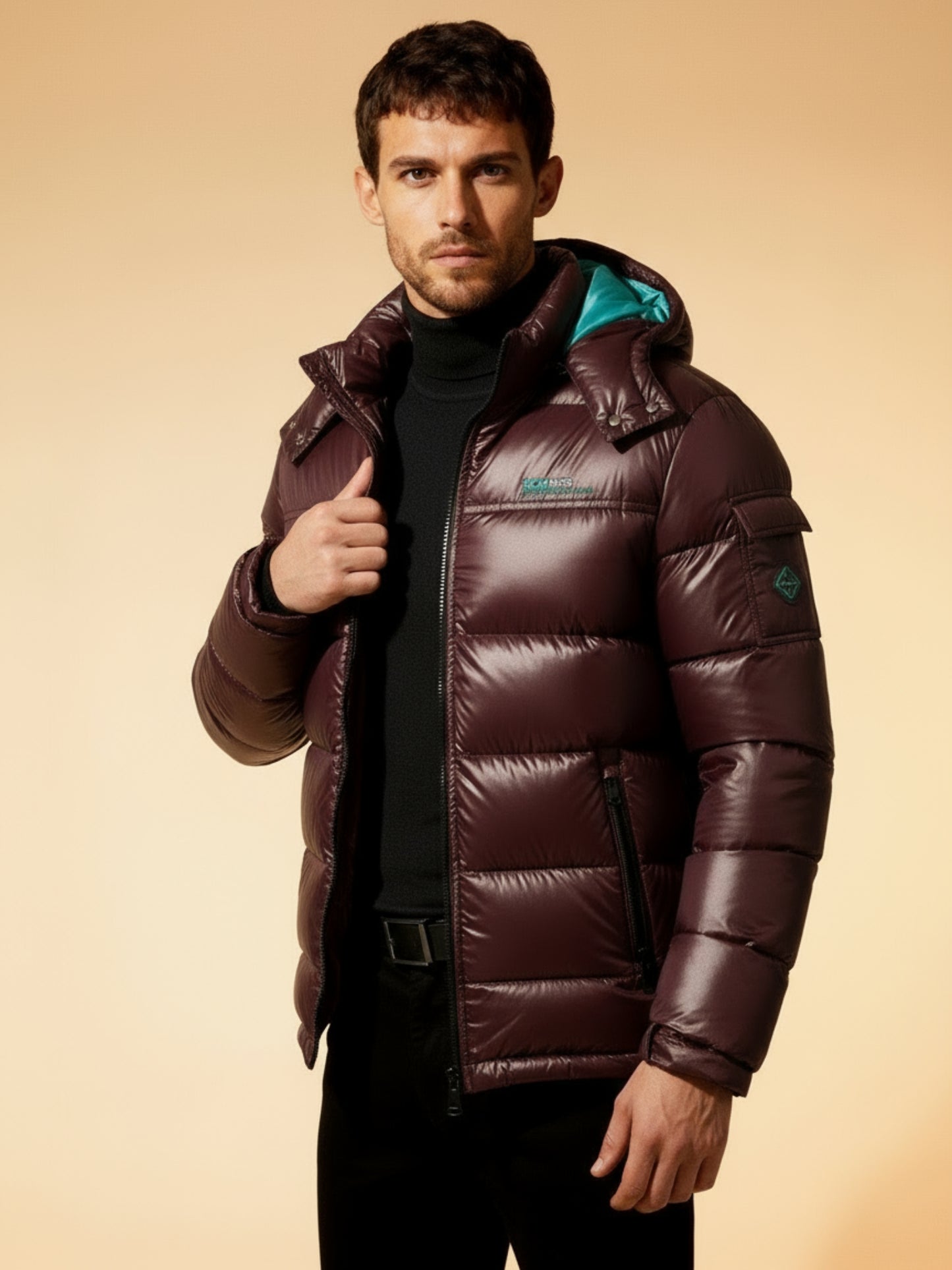 Heren glanzende winterjas met capuchon, luxe nylon afwerking en gewatteerde vulling voor warmte en stijl.