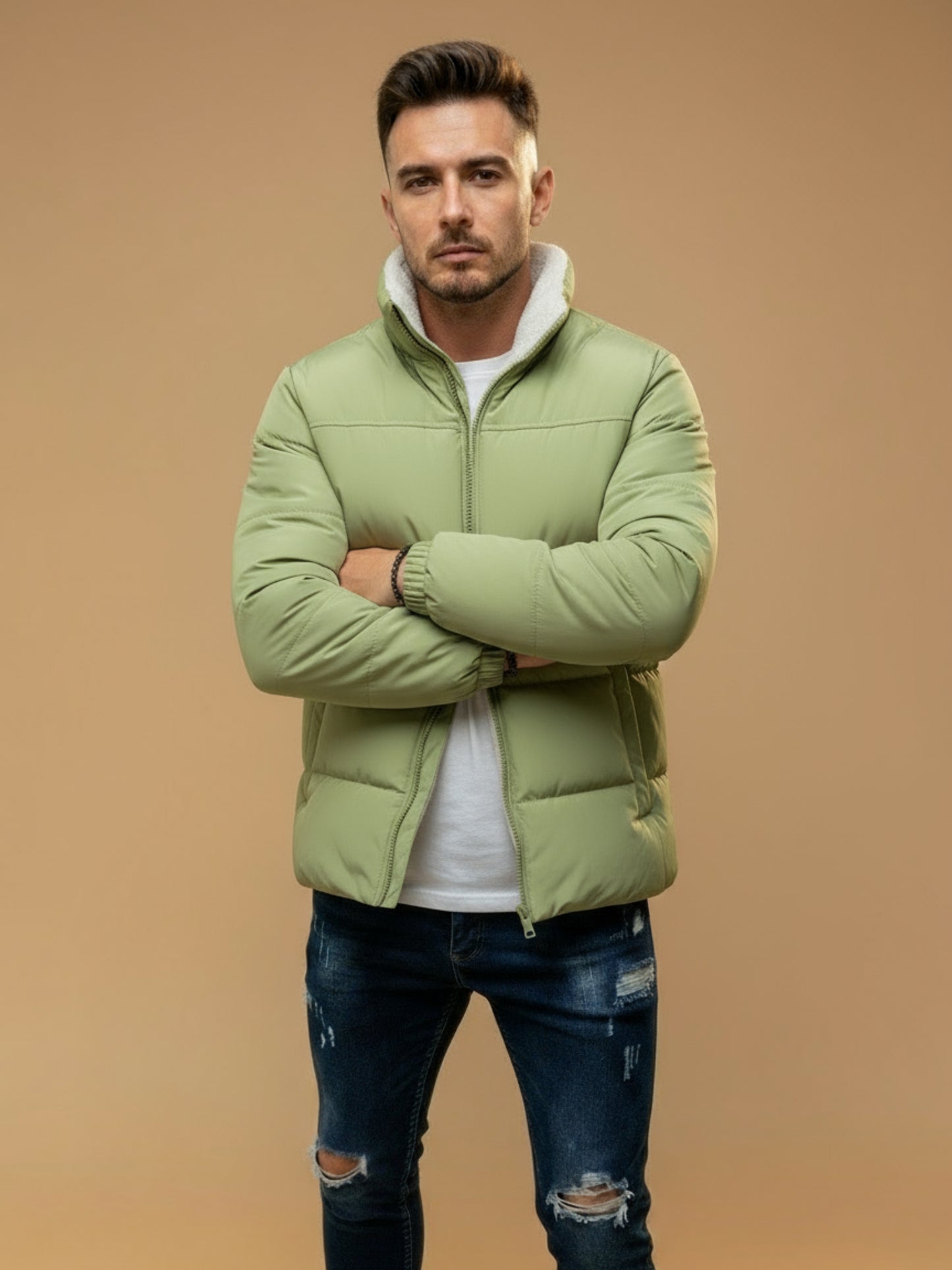 Heren lichte gewatteerde puffer jas met opstaande kraag en dikke voering — moderne winterjas voor dagelijks gebruik.