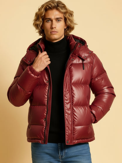 Heren winter daunenjacke met kap, korte gewatteerde snit en dikke donsvoering — stijlvolle warme jas voor koude winterdagen.